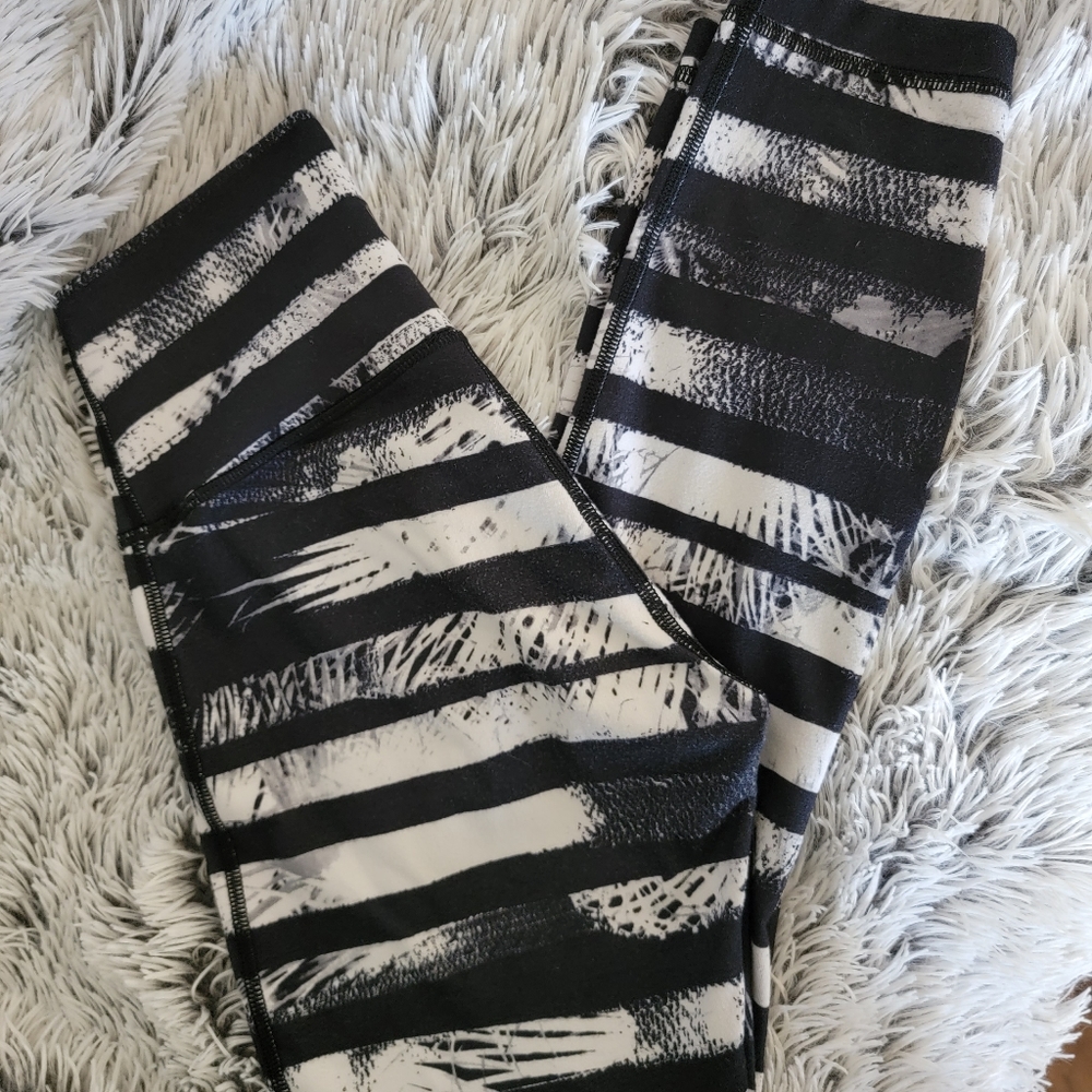 Lululemon leggings size 4